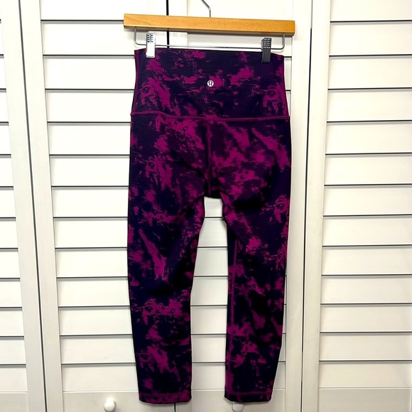 Lululemon Wunder Under Crop II Tie Dye Leggings Size 4 Regal Plum Black - Picture 9 of 11